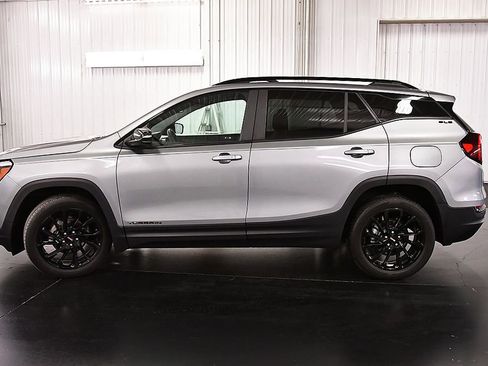Used 2023 GMC Terrain SLE w/ Driver Convenience Package AWD/4WD image 4