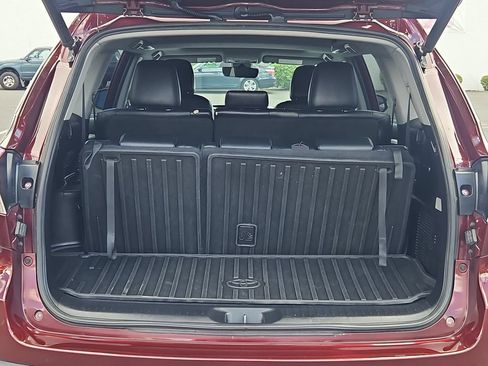 Used 2019 Toyota Highlander XLE AWD/4WD image 24