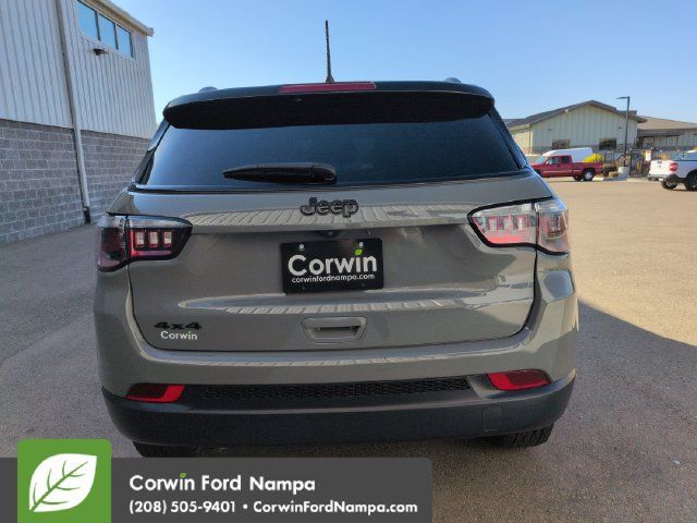 Used 2023 Jeep Compass Latitude w/ Convenience Group AWD/4WD image 4
