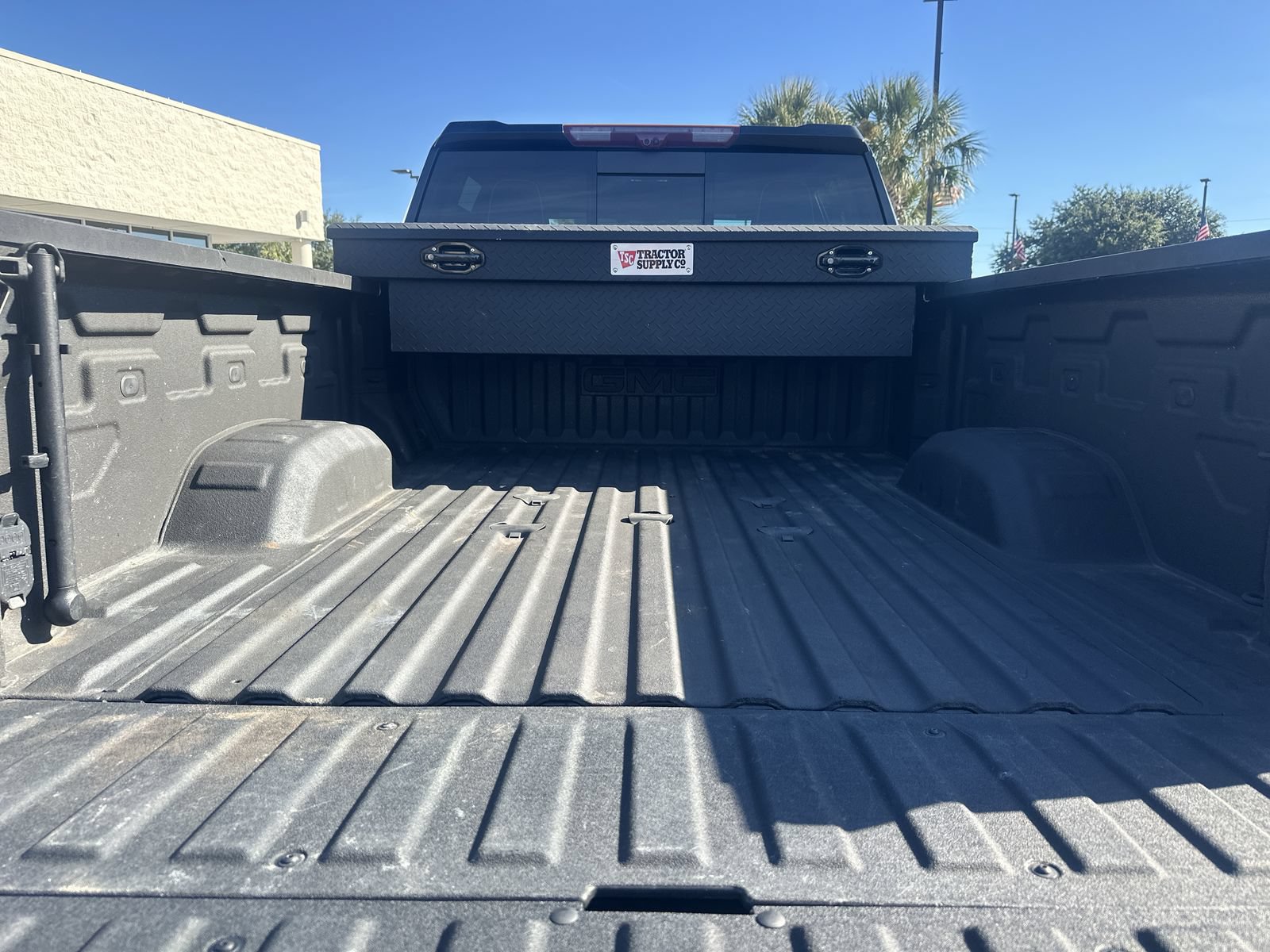 Used 2025 GMC Sierra 2500 AT4X AWD/4WD image 32