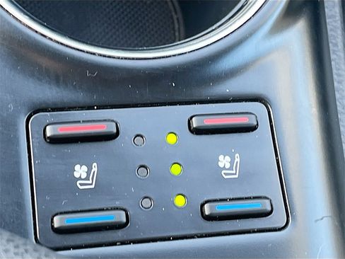 Used 2020 Toyota Camry XLE image 20