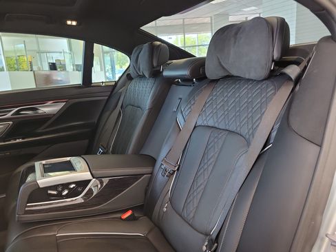 Used 2022 BMW 750Li xDrive AWD/4WD image 11