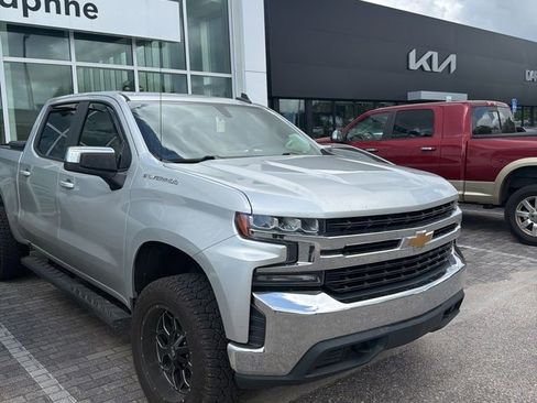 Used 2020 Chevrolet Silverado 1500 LT image 3