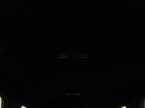 Used 2023 Chevrolet Traverse LT FWD image 17