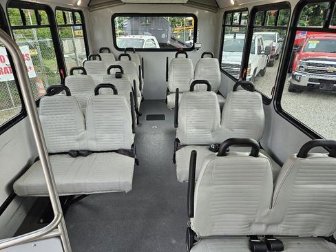 Used 2018 Chevrolet Express 4500 w/ Shuttle Bus Package RWD image 15