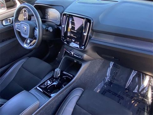 Used 2022 Volvo XC40 T5 R-Design w/ Advanced Package image 14