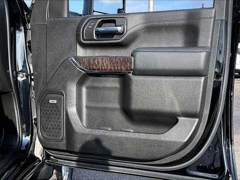 Used 2023 GMC Sierra 3500 Denali w/ Denali Ultimate Package image 19