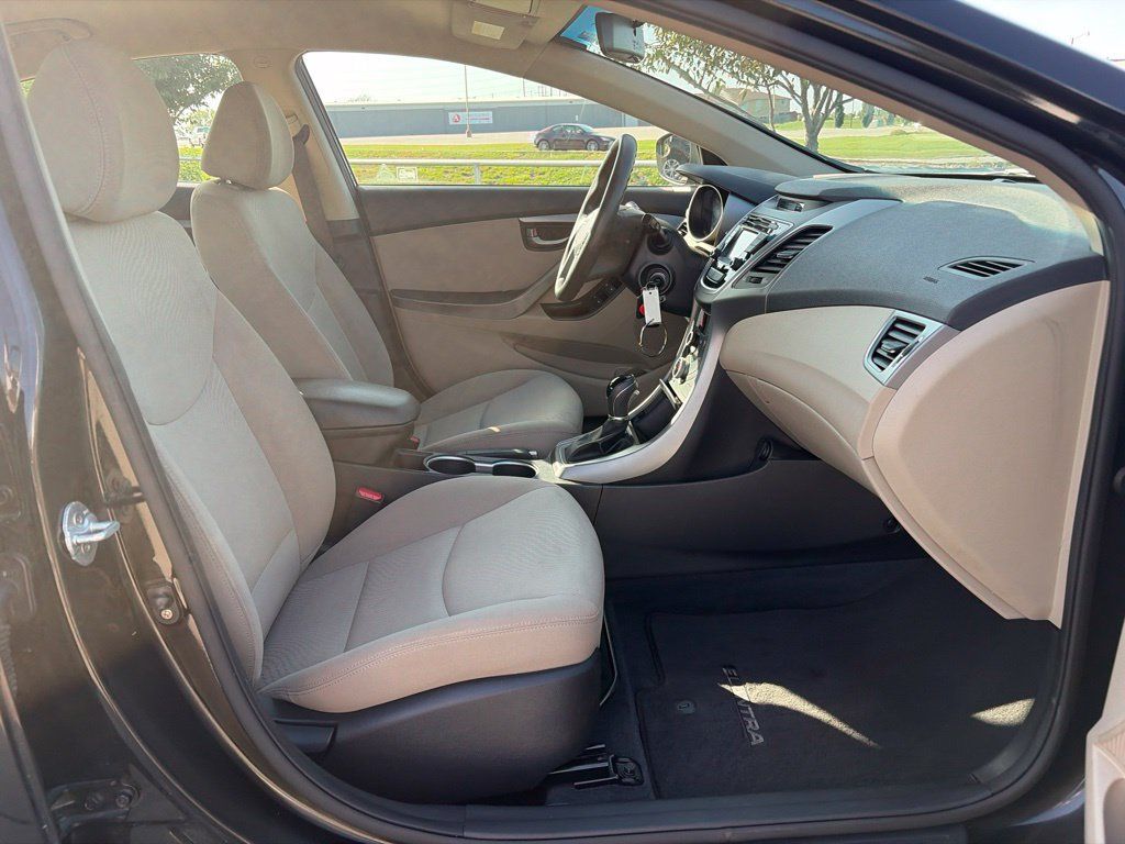 Used 2015 Hyundai Elantra SE w/ Option Group 02 FWD image 24