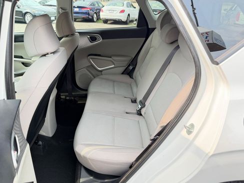 Used 2022 Kia Soul LX w/ Technology Package FWD image 29