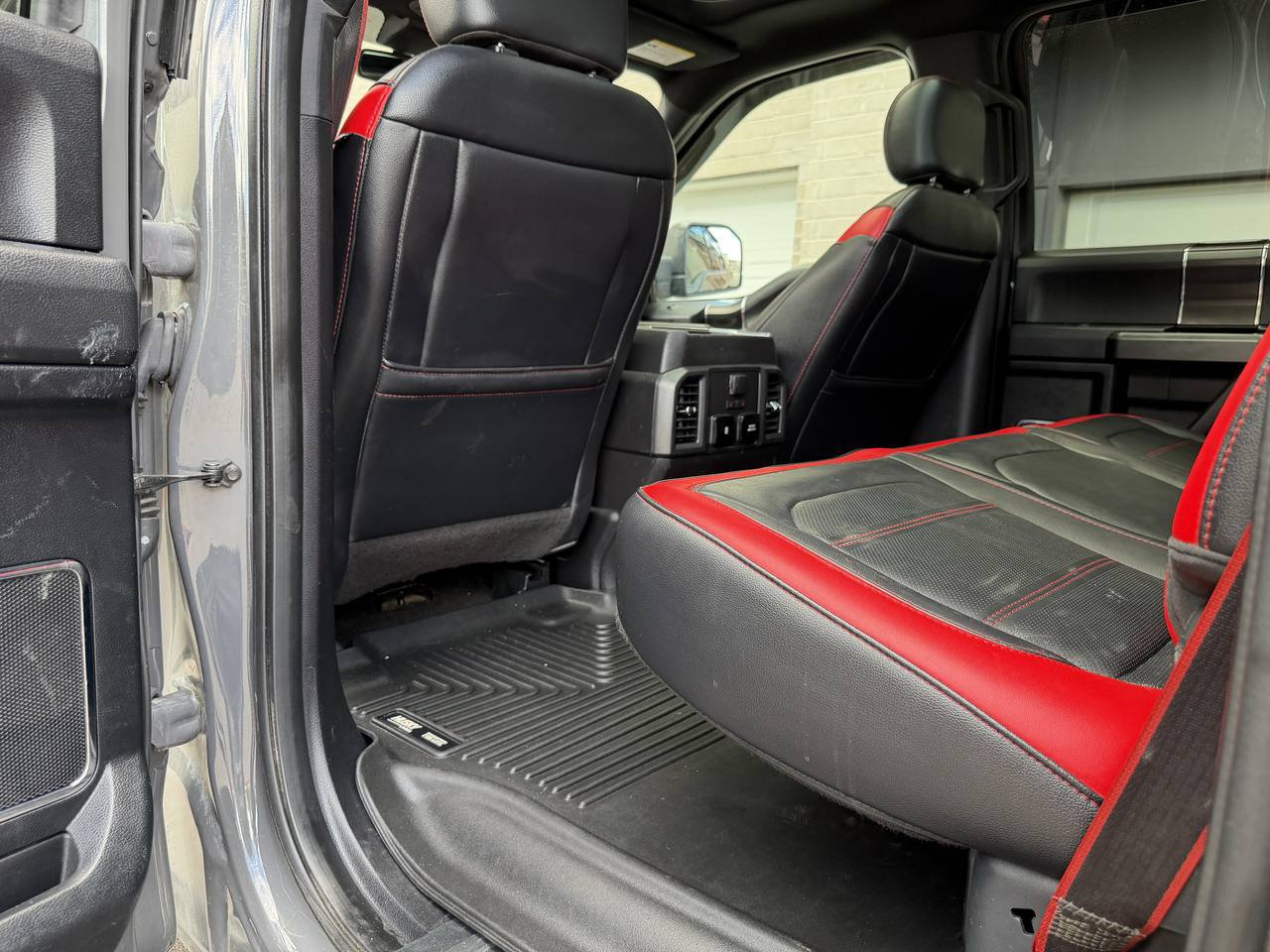 Used 2018 Ford F150 Lariat w/ Equipment Group 502A Luxury AWD/4WD image 33