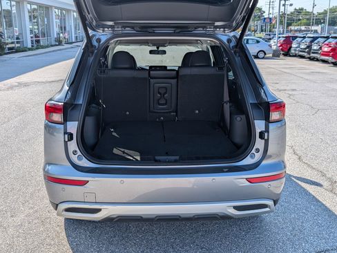 Used 2023 Mitsubishi Outlander SE image 13