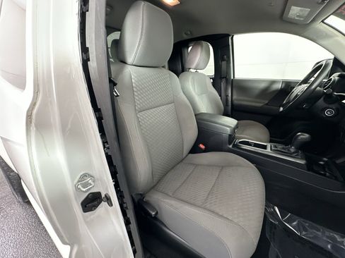 Used 2022 Toyota Tacoma 2WD Access Cab image 29