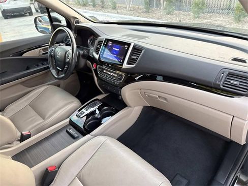 Used 2016 Honda Pilot Touring image 12