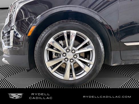 Certified 2025 Cadillac XT5 Premium Luxury w/ Technology Package AWD/4WD image 9