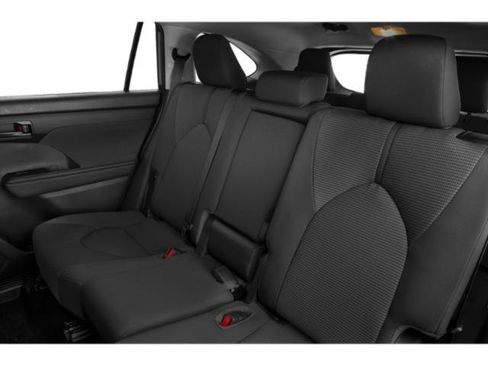 Used 2021 Toyota Highlander XLE FWD image 13
