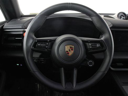 Used 2025 Porsche Macan Electric image 12