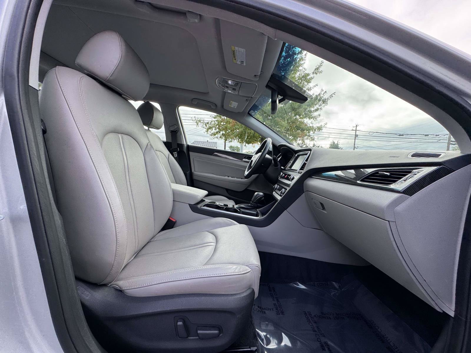 Used 2019 Hyundai Sonata Limited w/ Ultimate Package 04 FWD image 9