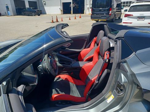 Used 2022 Chevrolet Corvette Stingray Premium Conv w/ Z51 Performance Package RWD image 13