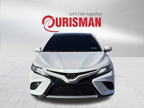 Used 2019 Toyota Camry XSE image 6