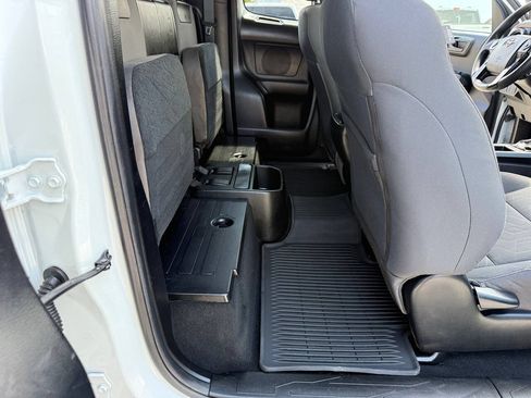 Used 2023 Toyota Tacoma SR AWD/4WD image 21