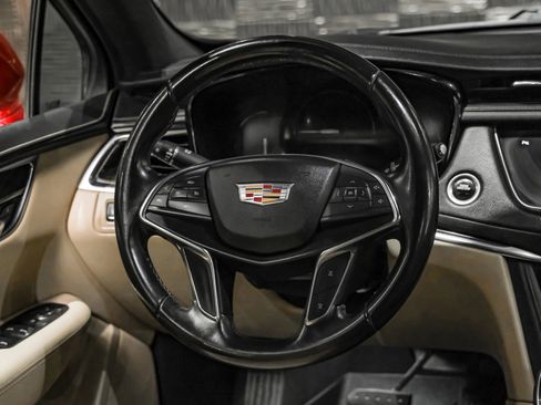 Used 2019 Cadillac XT5 FWD image 13