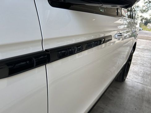 Used 2025 Lincoln Navigator Reserve w/ Jet Appearance Package image 17