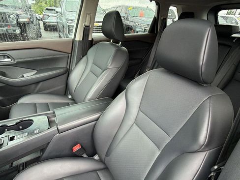 Used 2023 Nissan Rogue SV w/ SV Premium B Package FWD image 14