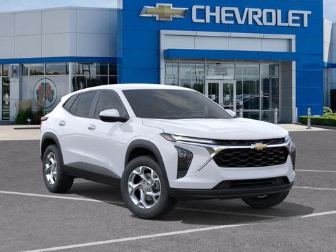 New 2026 Chevrolet Trax LS image 7