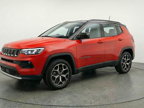 Used 2025 Jeep Compass Limited AWD/4WD image 3