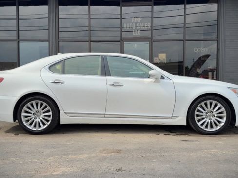 Used 2017 Lexus LS 460 AWD w/ Comfort Package image 2