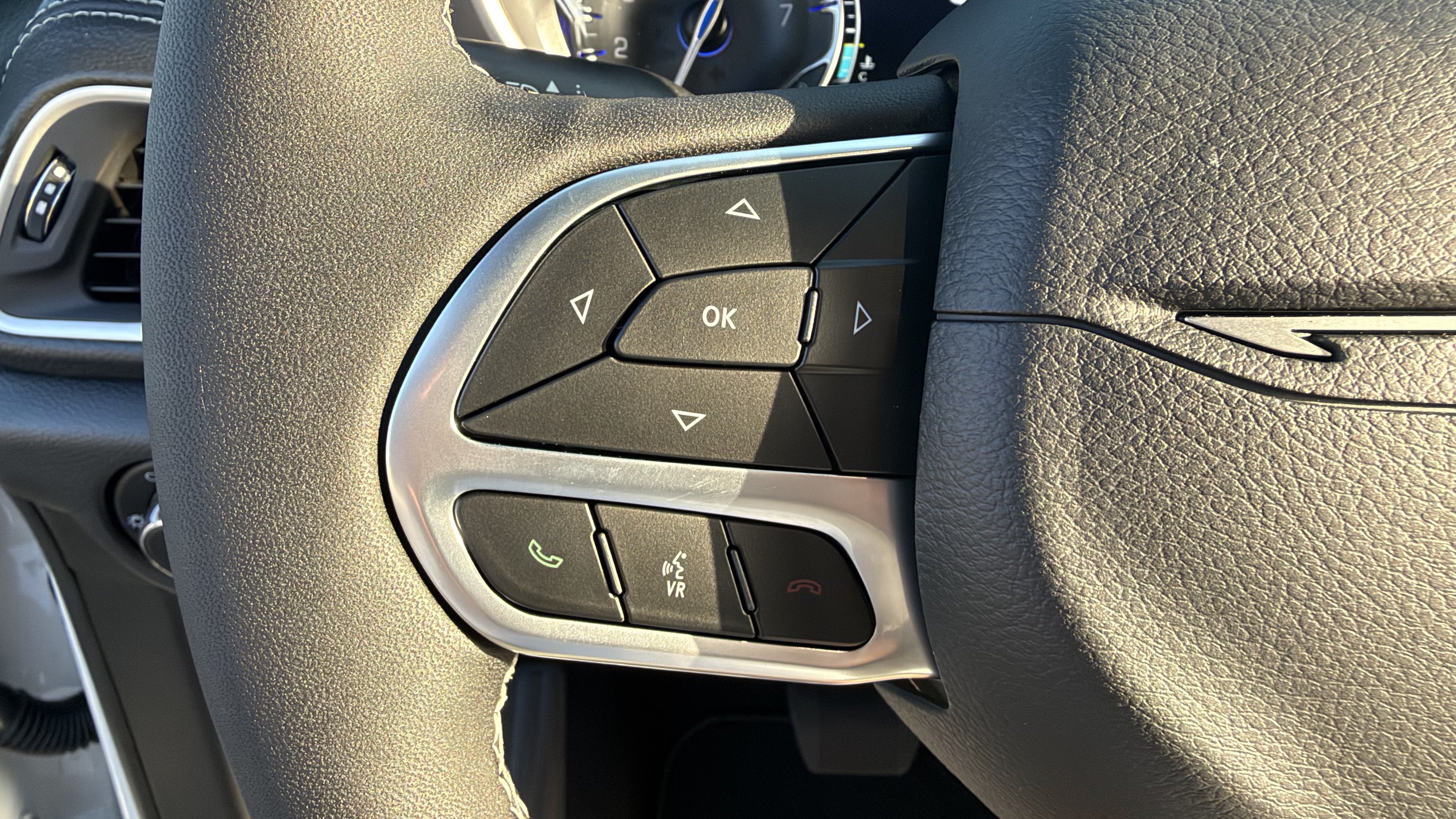 New 2027 Chrysler Pacifica Select w/ Family Tech Group FWD image 18