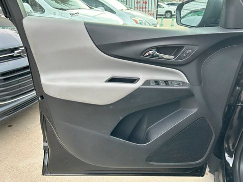 Used 2018 Chevrolet Equinox LS FWD image 12