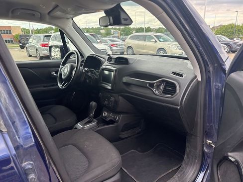 Used 2018 Jeep Renegade Altitude AWD/4WD image 24