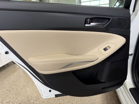 Used 2021 Toyota Avalon XLE FWD image 28