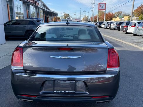 Used 2018 Chrysler 300 Limited image 4