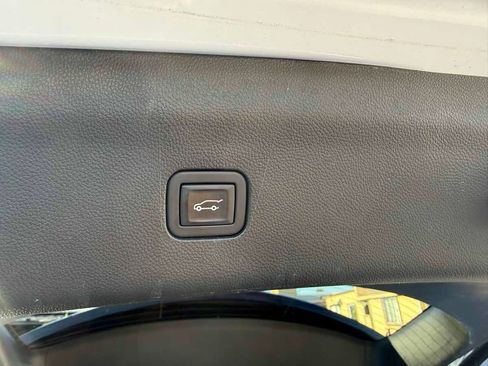 Used 2024 Buick Enclave Premium AWD/4WD image 32
