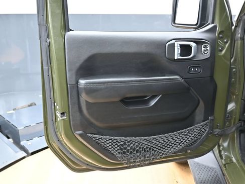Used 2022 Jeep Wrangler Unlimited Sahara AWD/4WD image 39