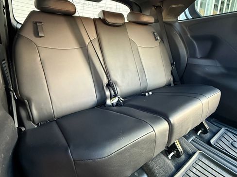 Used 2021 Toyota Sienna XSE w/ XSE Plus Package FWD image 33