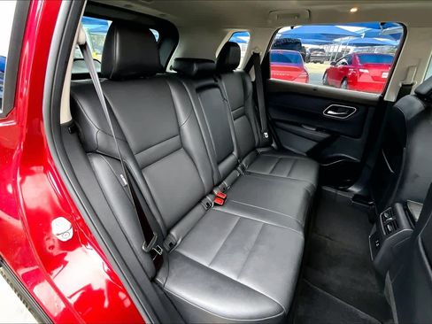 Used 2021 Nissan Rogue SV w/ Premium Package image 19