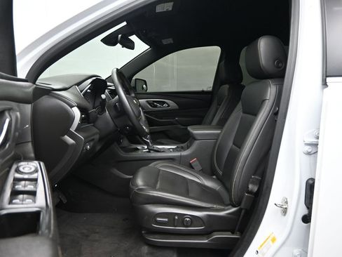 Used 2023 Chevrolet Traverse LT image 25