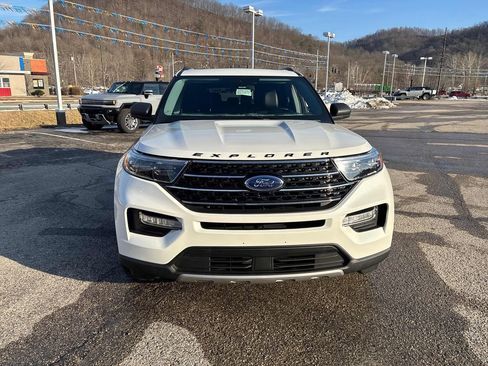 Used 2021 Ford Explorer XLT w/ Equipment Group 202A image 8