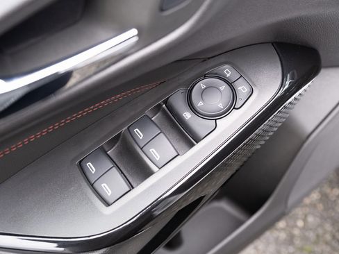 New 2025 Chevrolet Trax RS image 12