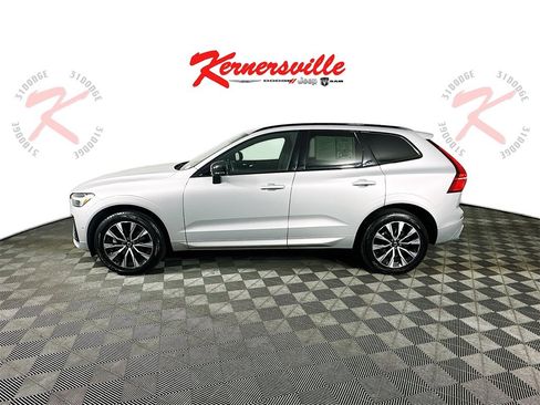 Used 2023 Volvo XC60 B5 Plus image 4