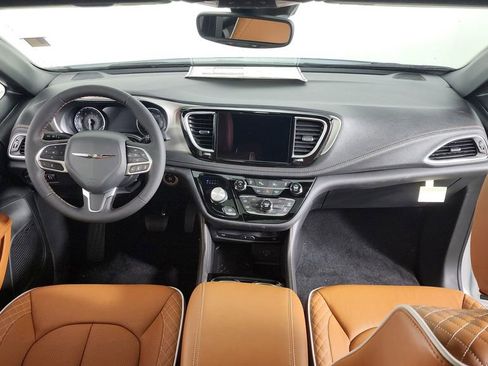 New 2026 Chrysler Pacifica Pinnacle image 34