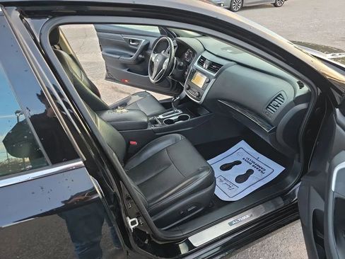 Used 2017 Nissan Altima 3.5 SL w/ 3.5SL Technology Package image 8