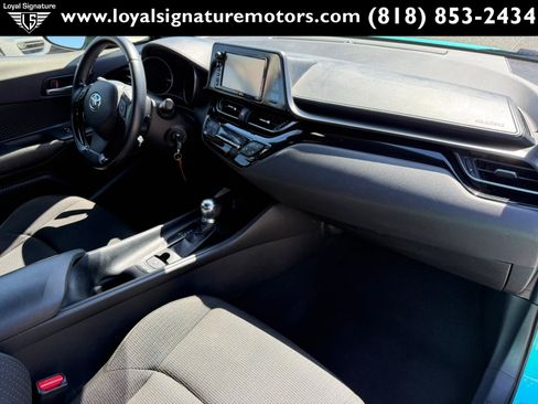 Used 2018 Toyota C-HR XLE FWD image 27