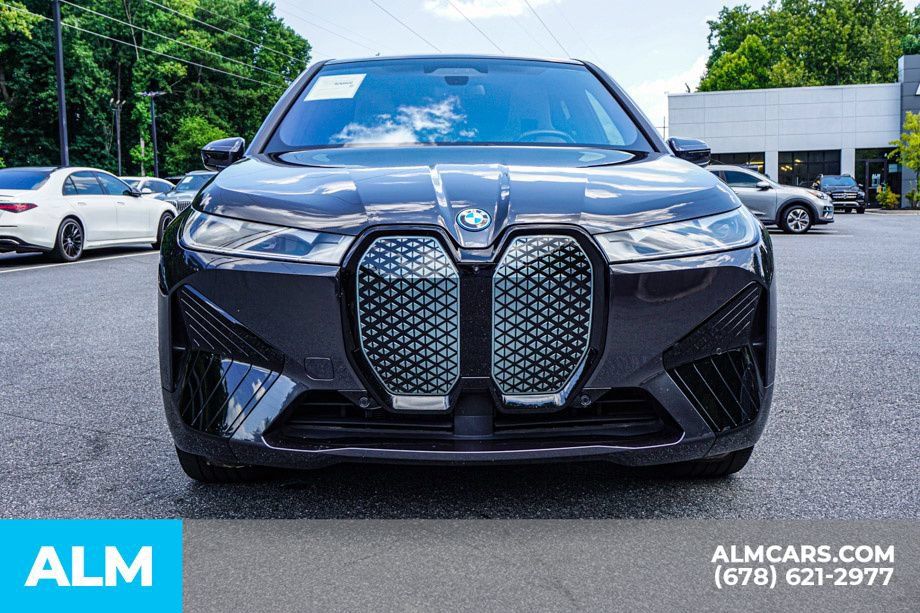 Used 2024 BMW iX xDrive50 w/ Premium Package AWD/4WD image 9