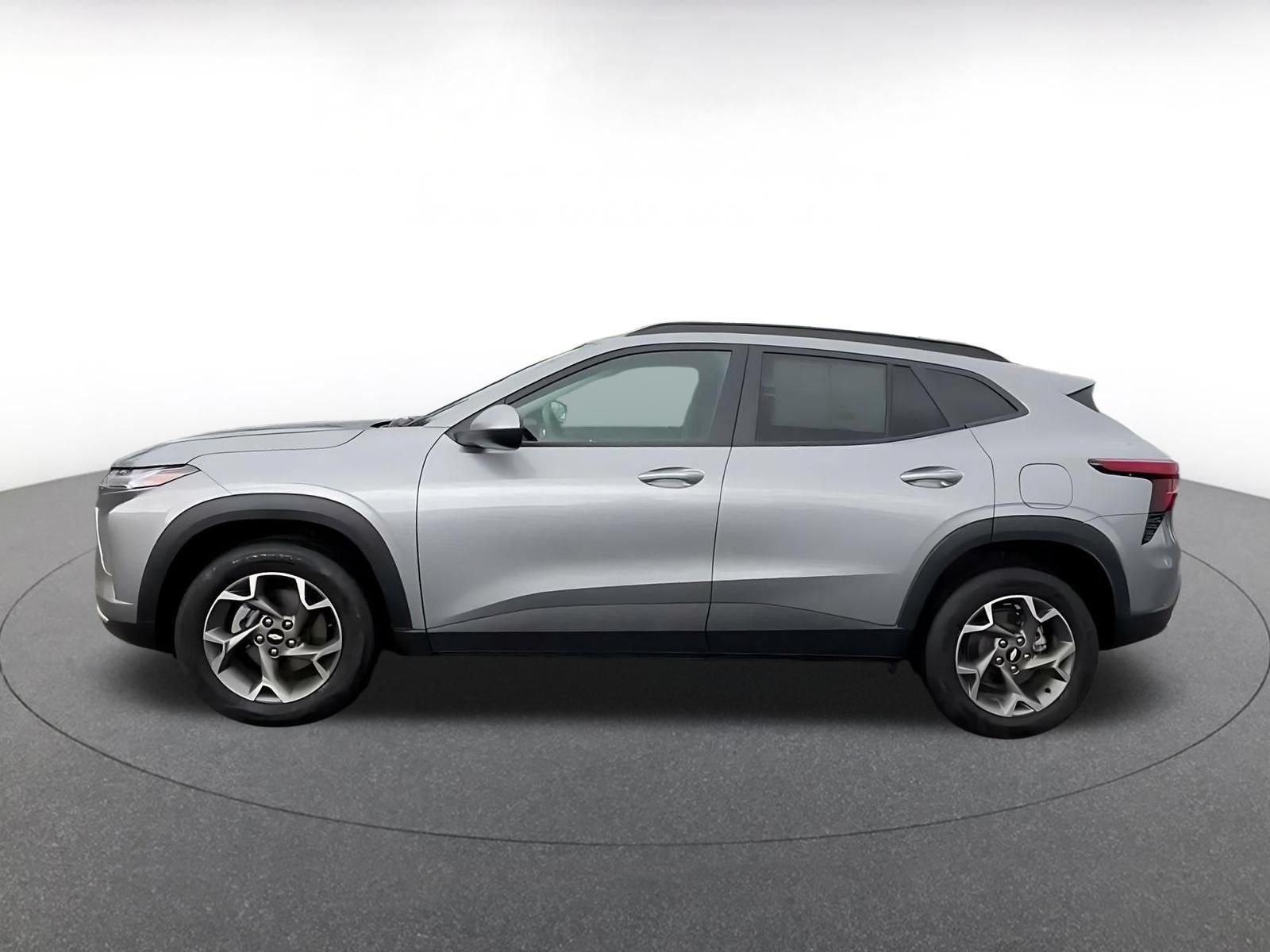 Used 2025 Chevrolet Trax LT w/ LT Convenience Package FWD image 8