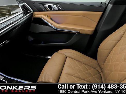 Used 2023 BMW X7 xDrive40i w/ M Sport Package AWD/4WD image 72