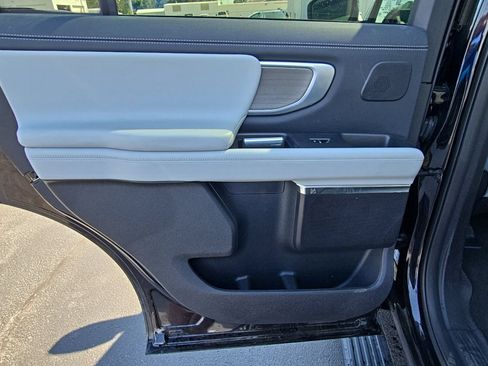 Used 2025 Ford Expedition Platinum w/ Driver's Package AWD/4WD image 36